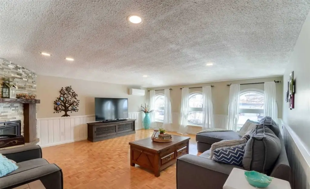 Bungalow interior before renovation