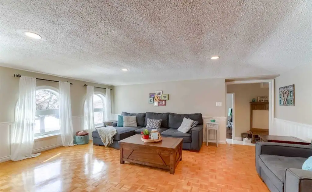 Family room before renovation
